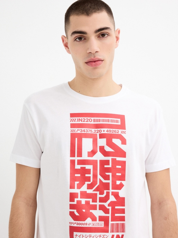 T-shirt preta estilo japonês branco vista detalhe