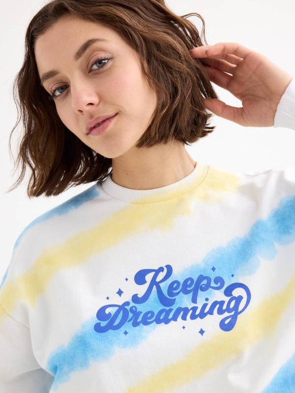 Sudadera crop Keep Dreaming multicolor vista detalle