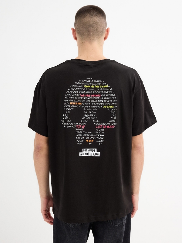 Camiseta calavera texto oversize negro vista media trasera