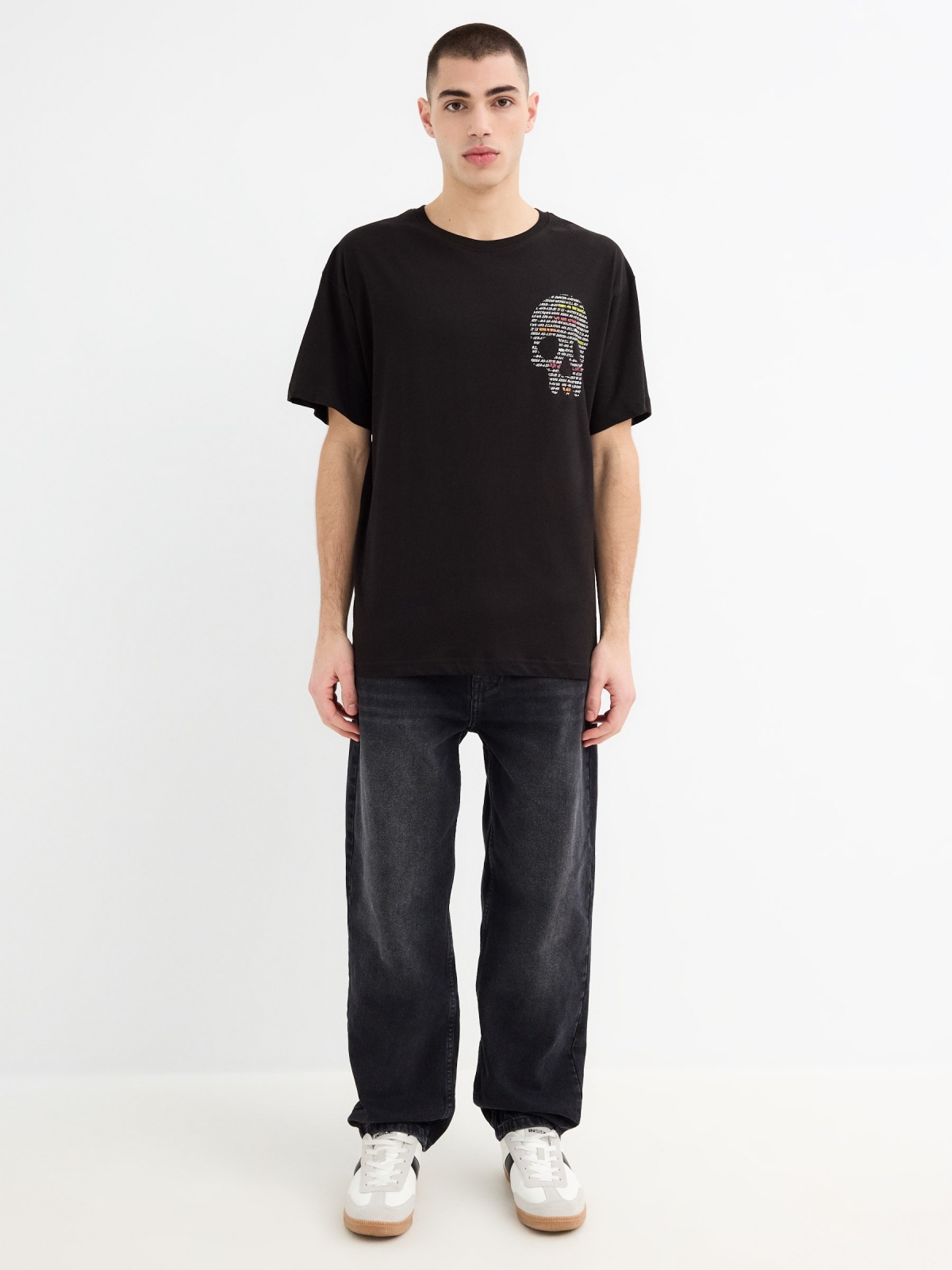 Camiseta calavera texto oversize negro vista general frontal