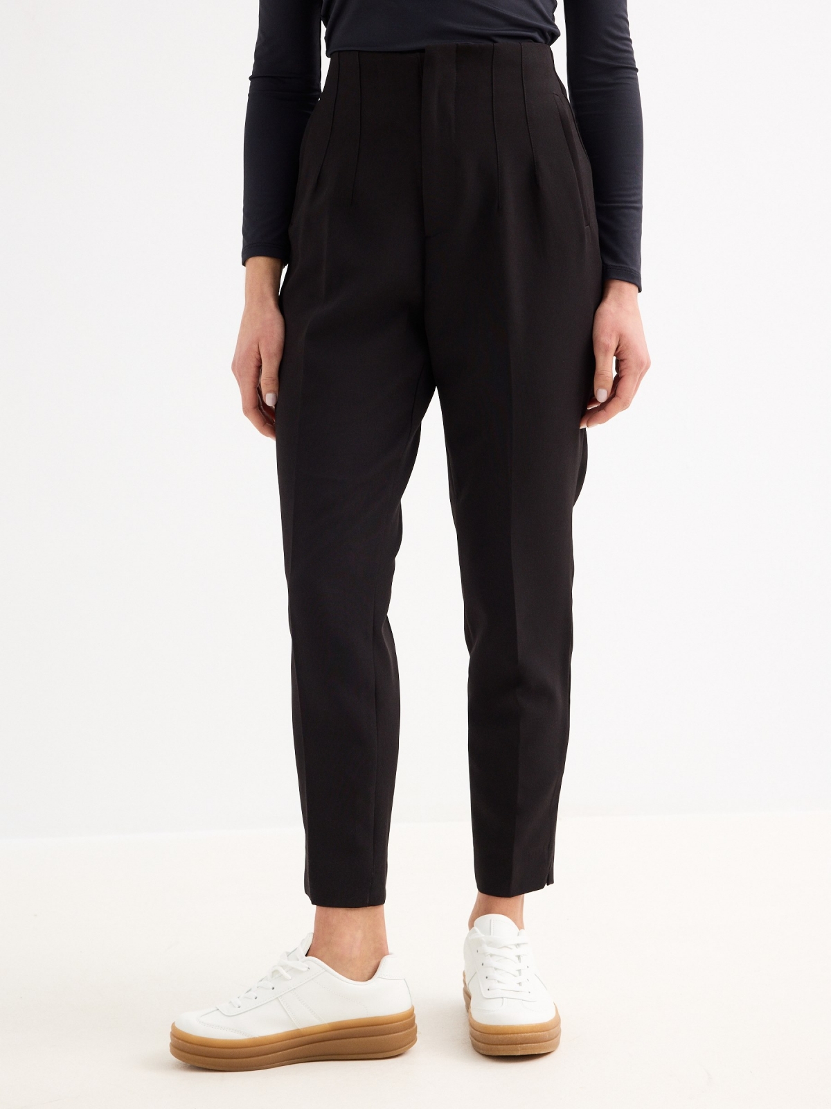 High-waisted pleated trousers black middle front view