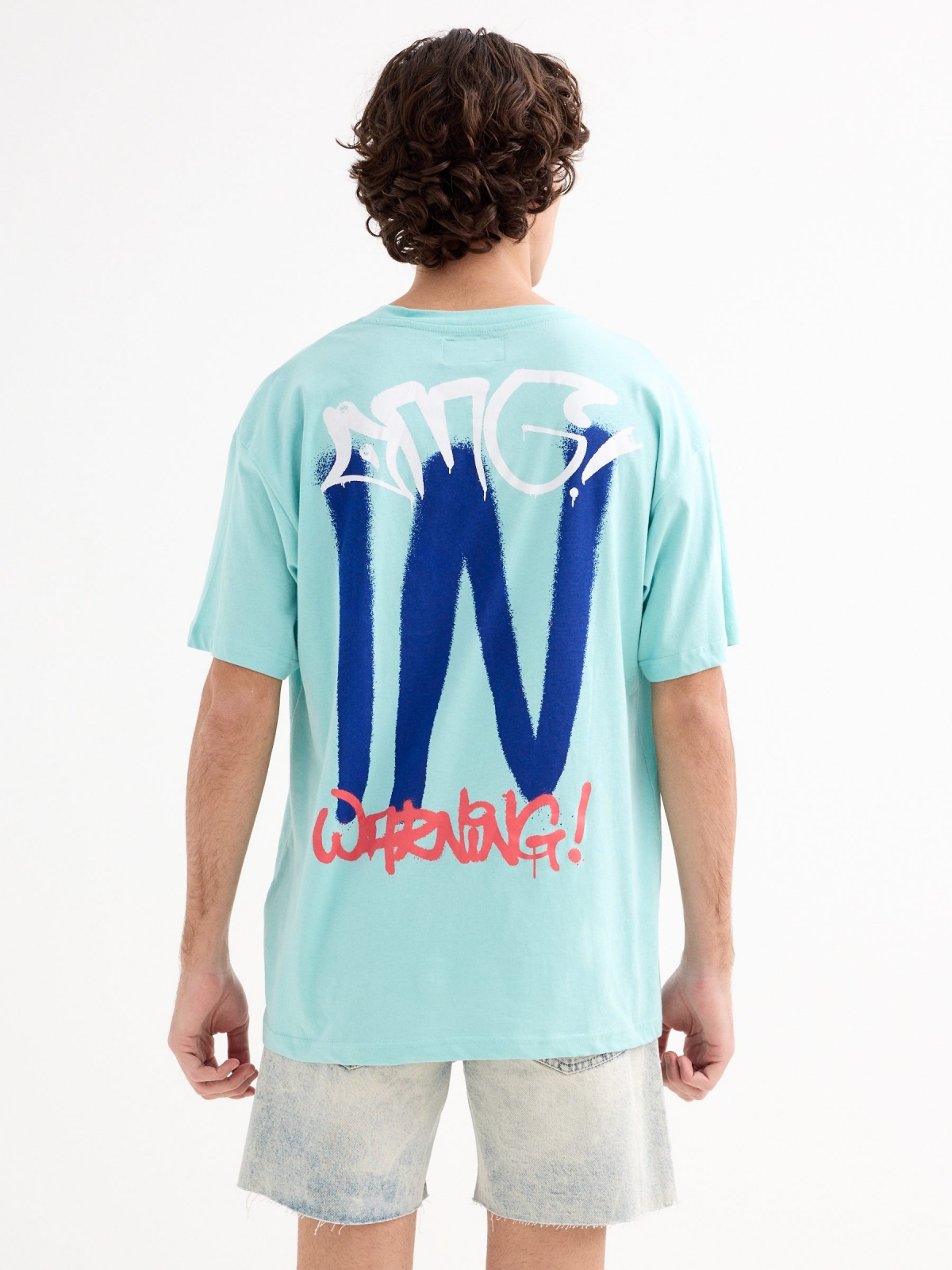 T-shirt com logótipo de graffiti azul claro vista meia traseira