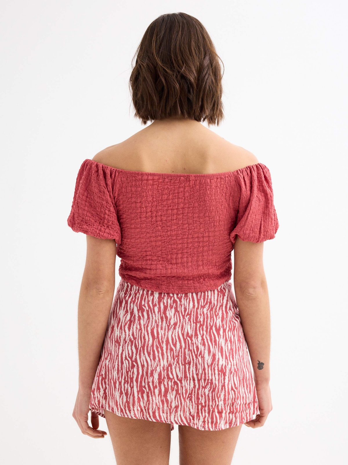 Puffed t-shirt with sweetheart neckline red middle back view