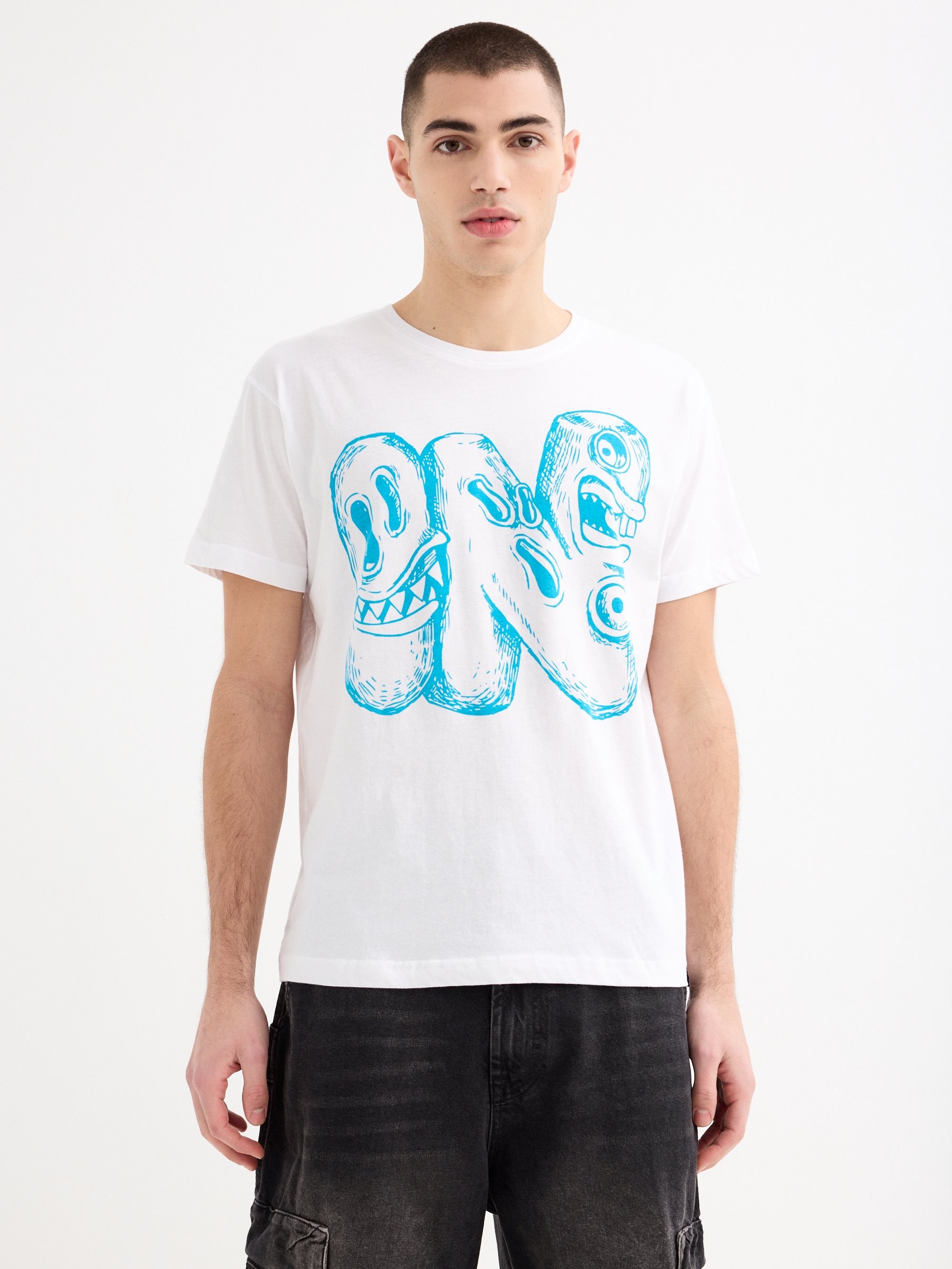 T-shirt Monster branco vista meia frontal