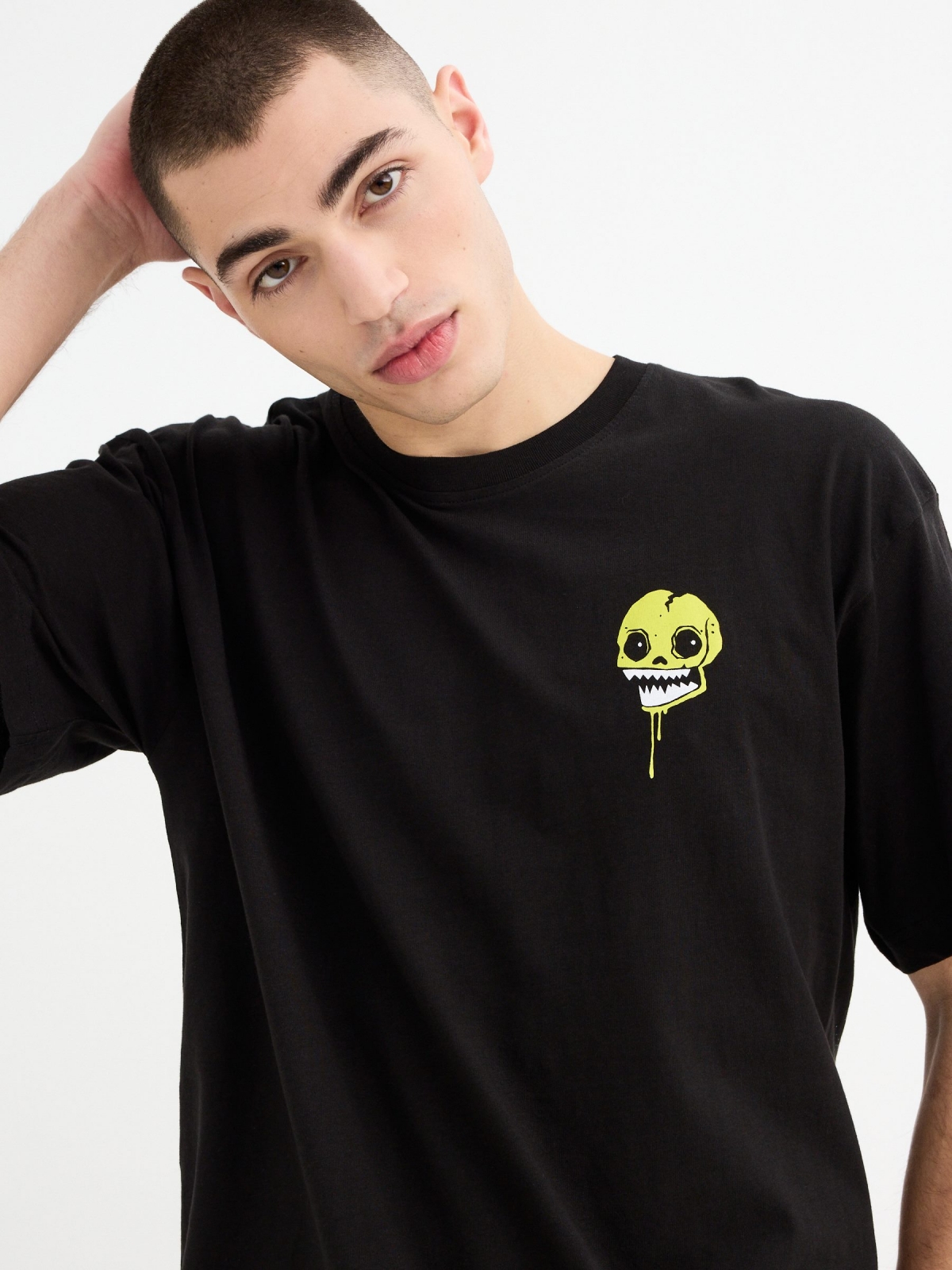 Oversize skull graffiti t-shirt black detail view