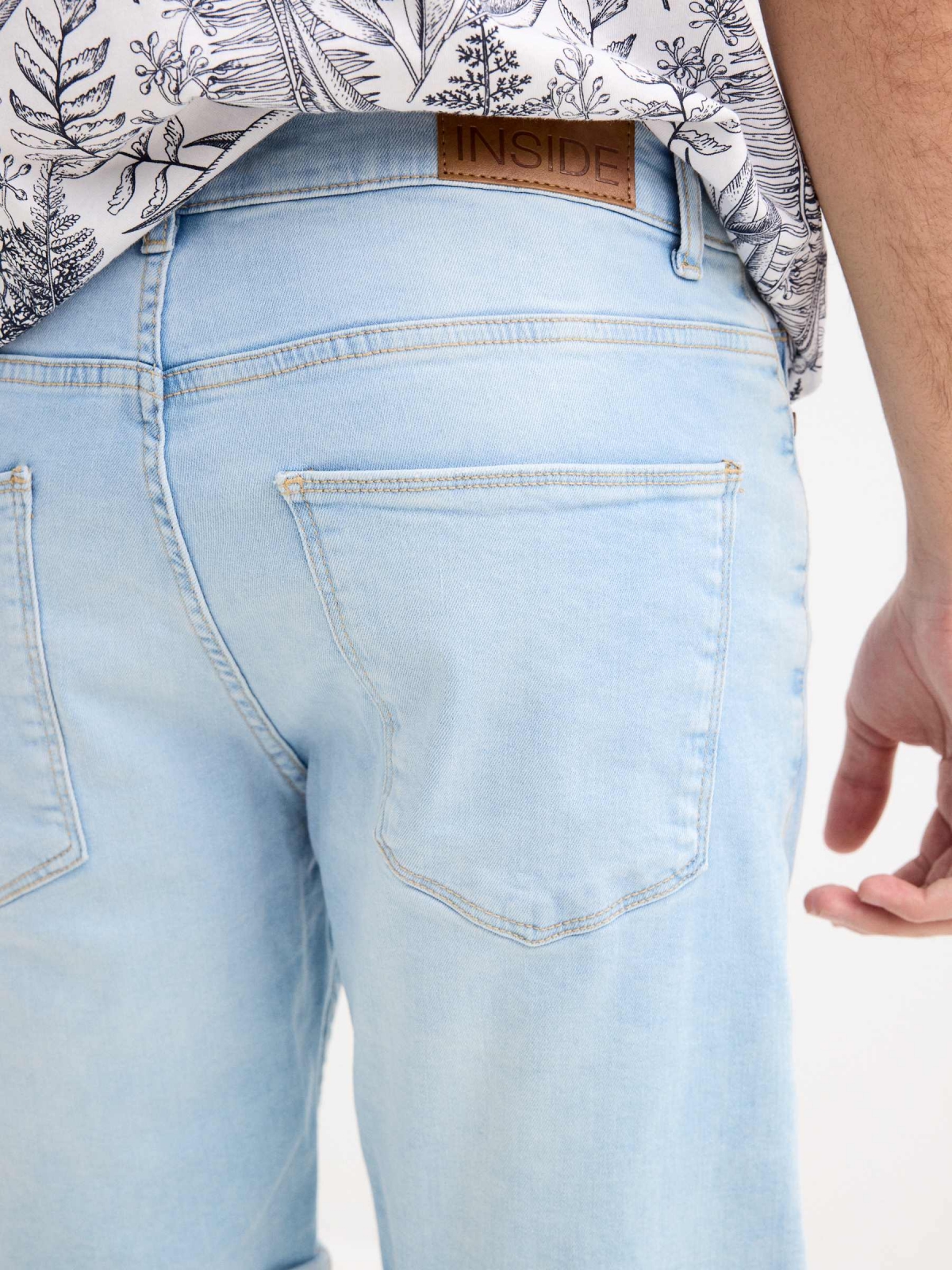 Bermudas denim skinny azul vista detalhe traseira