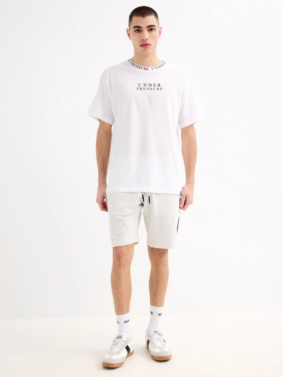 Bermuda jogger bolsillo melange claro vista general frontal