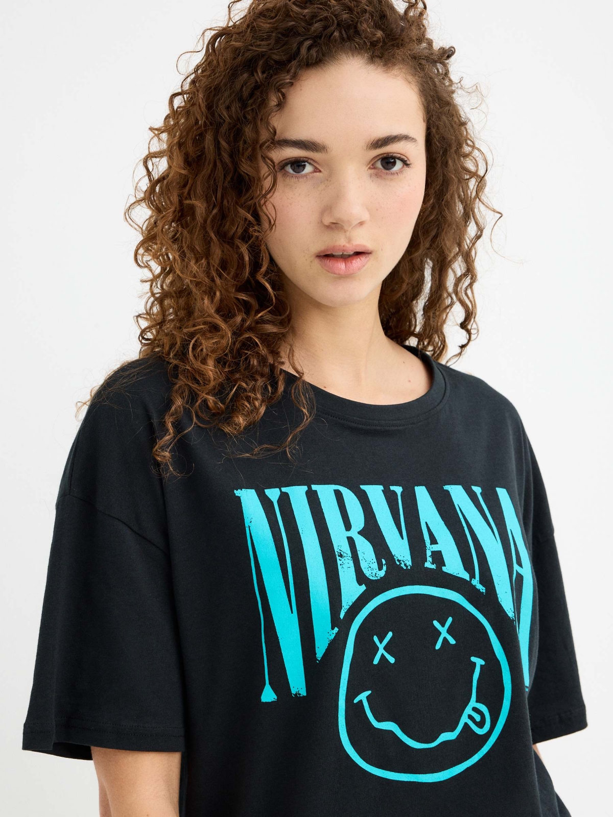 T-shirt Nirvana preto vista detalhe