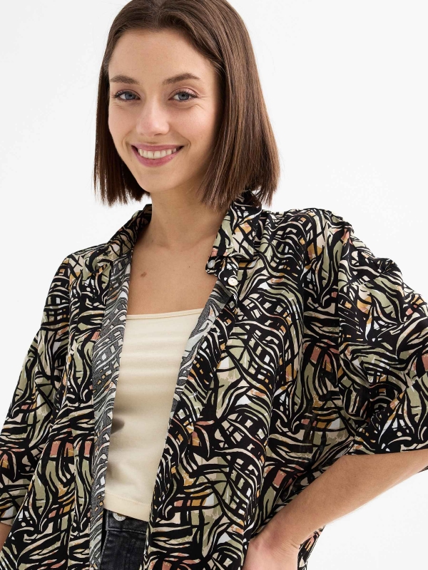 Camisa oversize estampada multicolor vista detalle