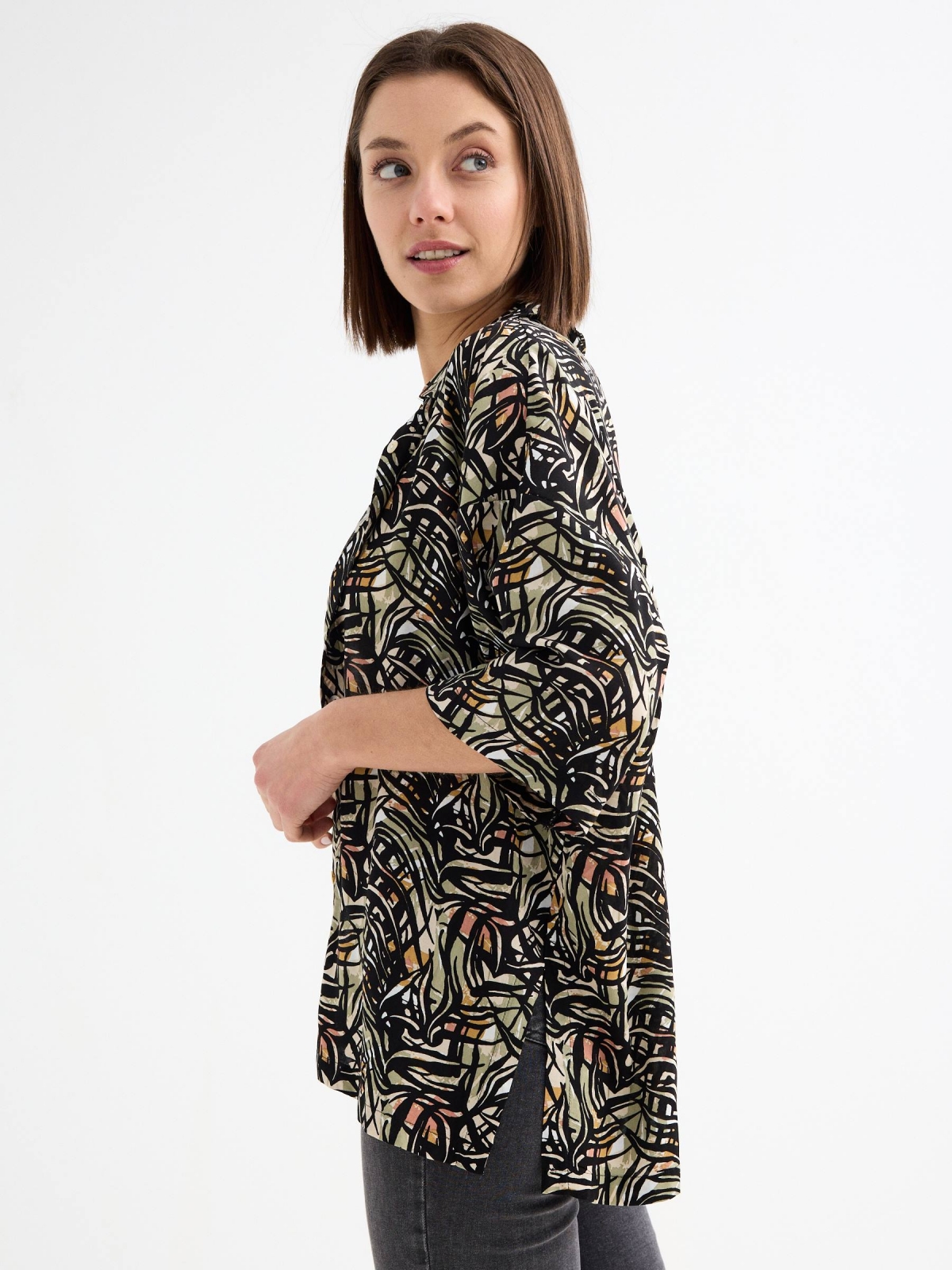 Camisa estampada oversize multicolorido vista detalhe