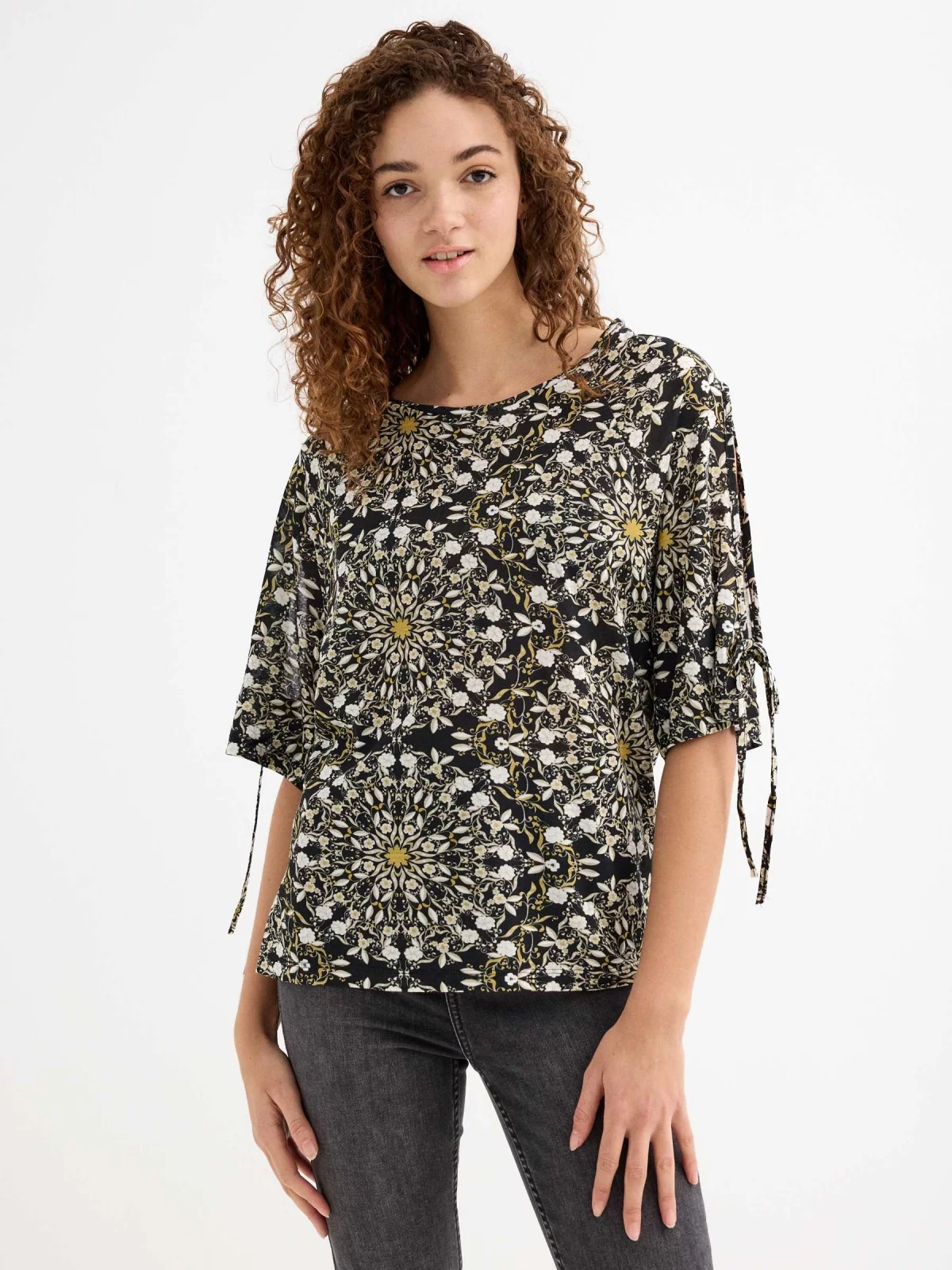 Short-sleeve printed bow t-shirt multicolor middle front view