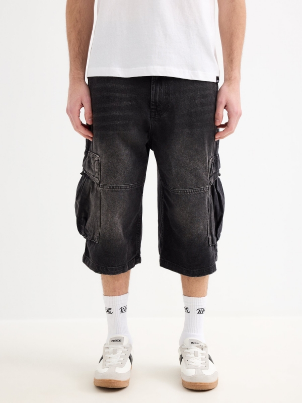 Skater Cargo Bermuda black middle back view