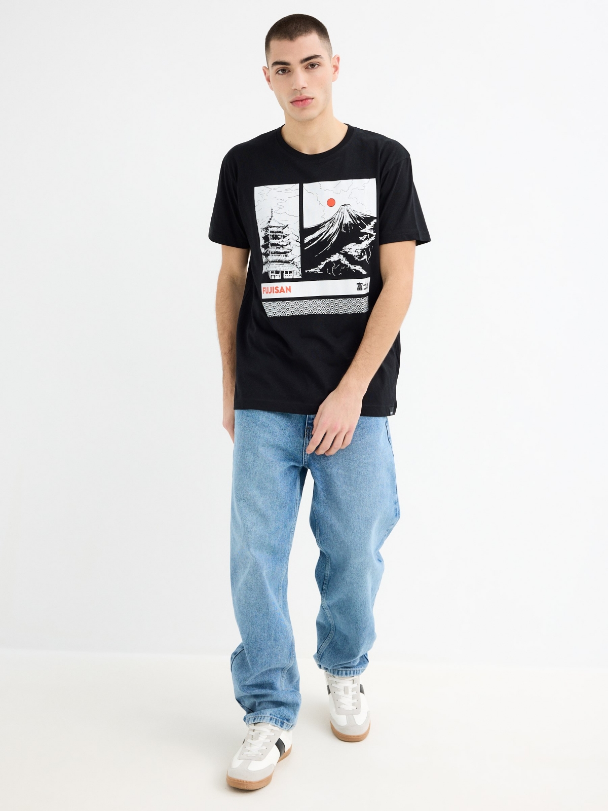 Camiseta manga corta estampado oriental negro vista general frontal