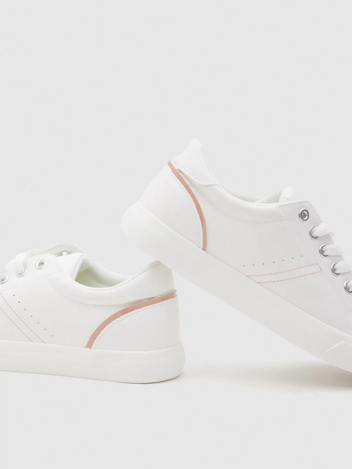 Basic Casual Sneaker off white detail view