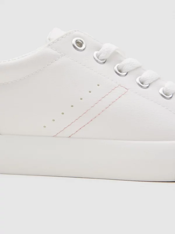 Basic Casual Sneaker off white detail view