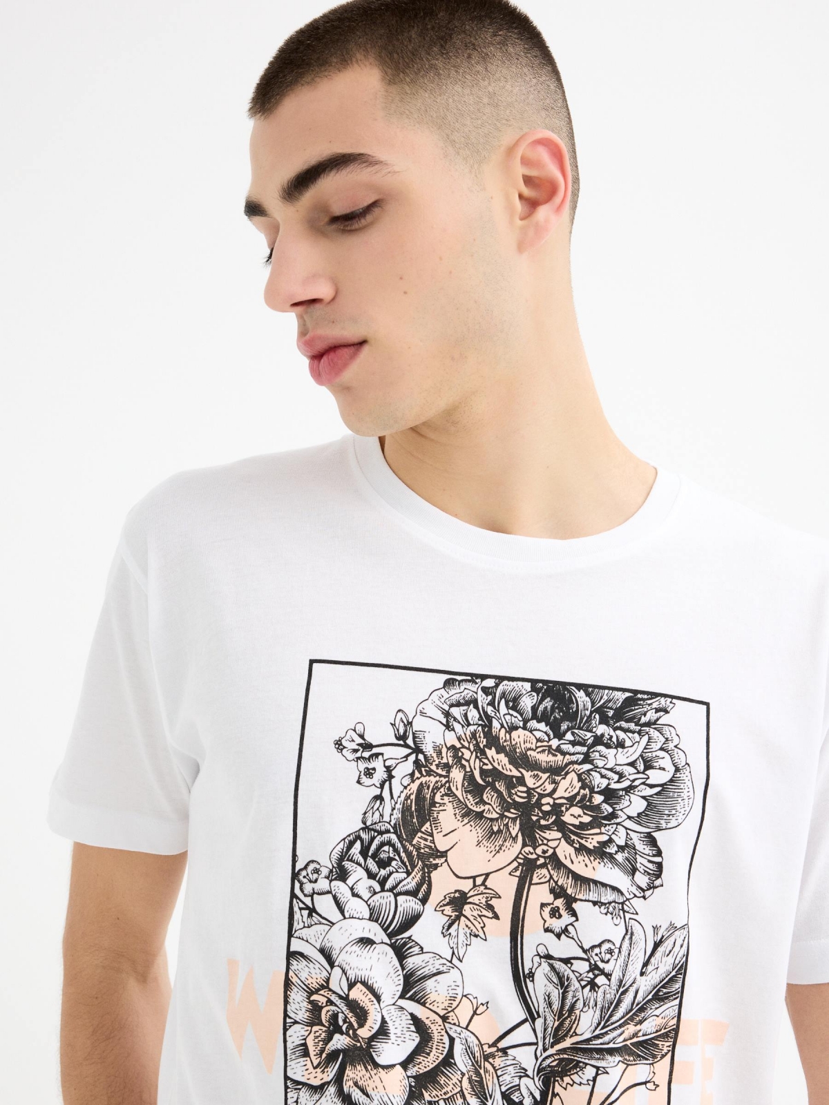 Camiseta de manga curta com estampa oriental branco vista detalhe