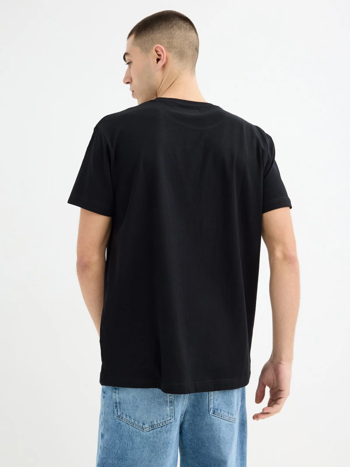 Camiseta manga curta texto Don't Worry preto vista meia traseira