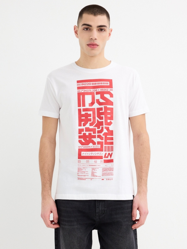 Camiseta negra estilo japonés blanco vista media frontal