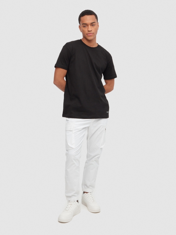 Jogger vários bolsos branco vista geral frontal