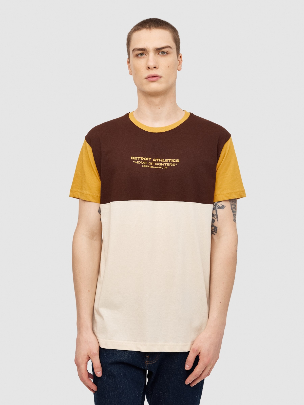 Camiseta color block con texto