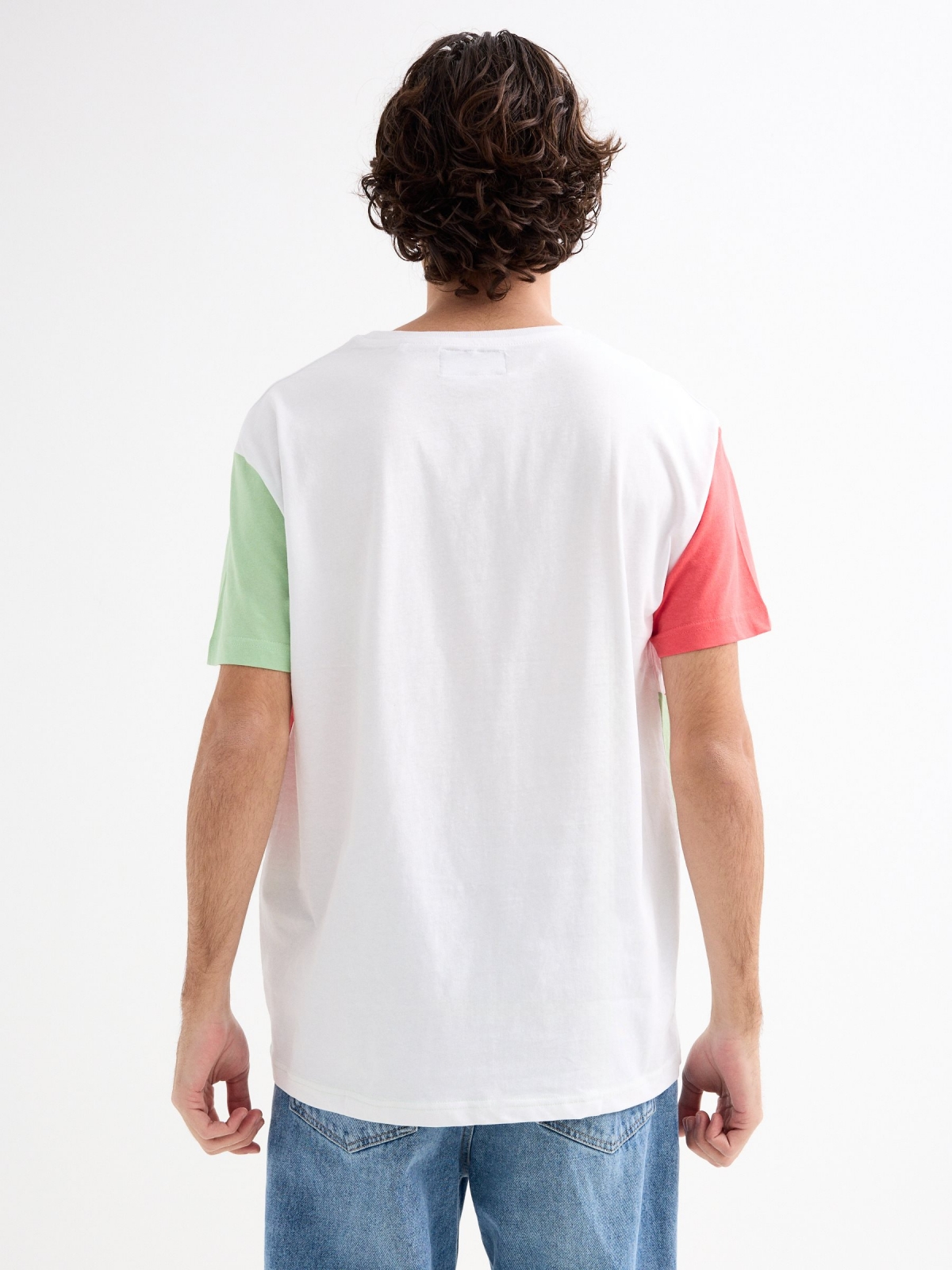 Camiseta manga corta color block blanco vista media trasera