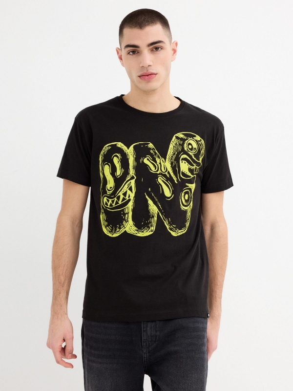 T-shirt Monster preto vista meia frontal