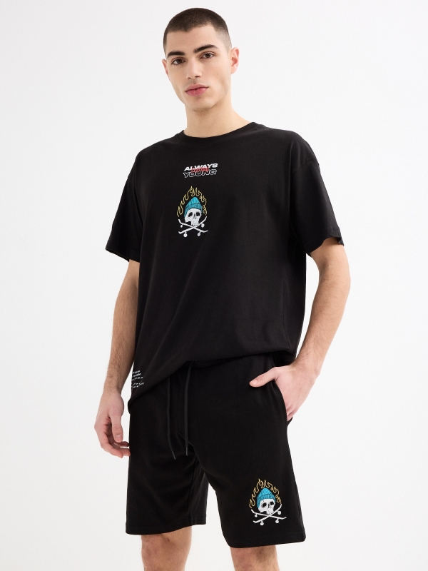 Bermuda jogger calavera negro vista media frontal