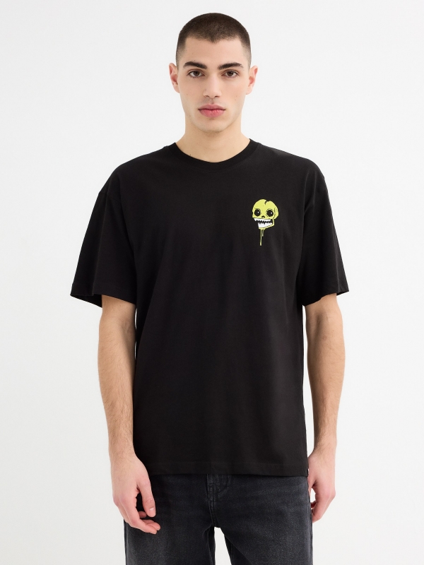 Camiseta oversize calavera graffiti negro vista media frontal