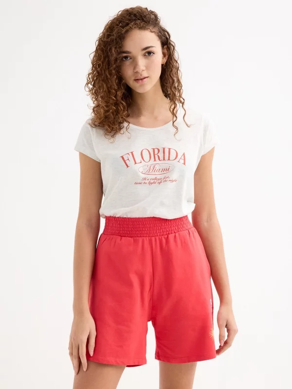 Knitted shorts with slits red middle front view