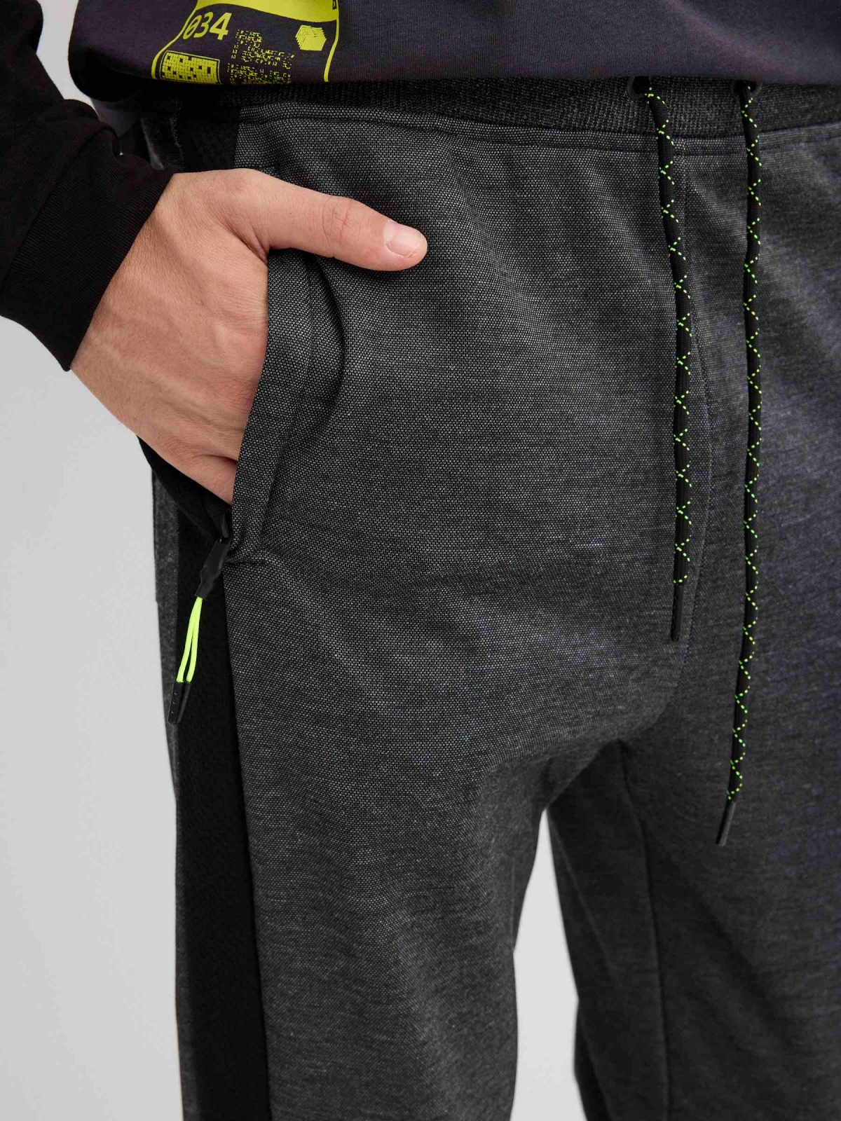 Jogger pants black detail view