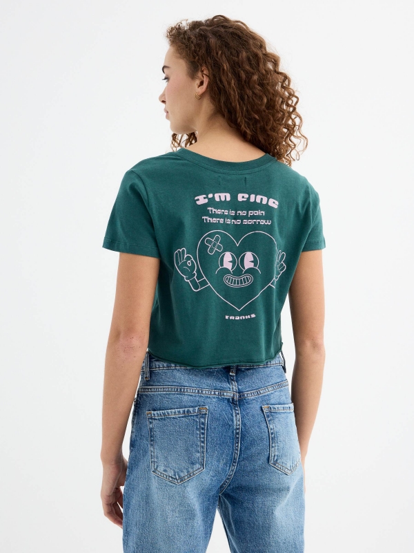 Camiseta crop corazón sonriente verde oscuro vista media trasera