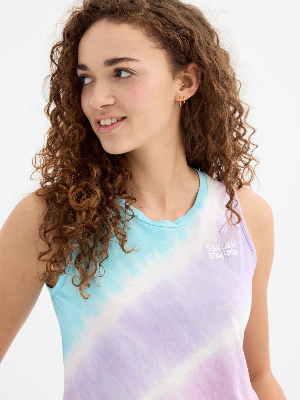 T-shirt sem mangas com efeito tie dye multicolorido vista detalhe