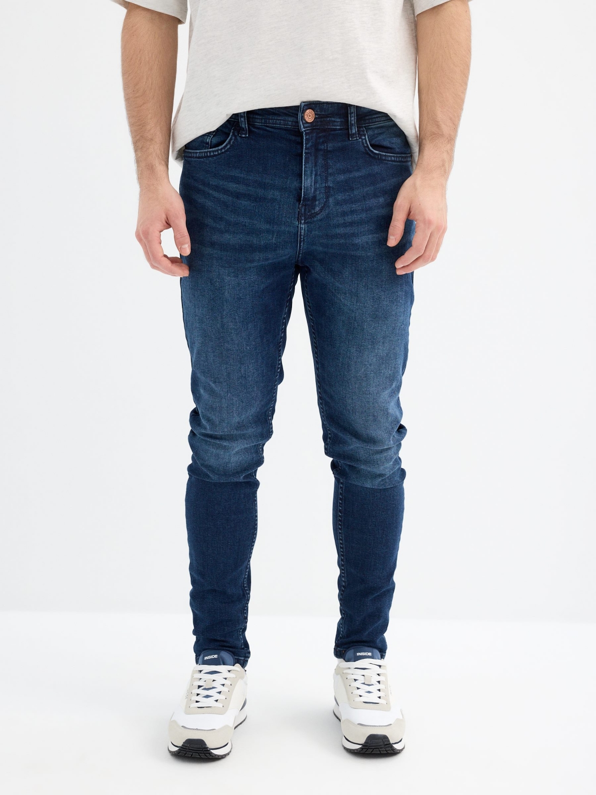 Basic carrot jeans blue middle front view