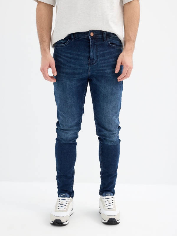 Basic carrot jeans blue middle front view