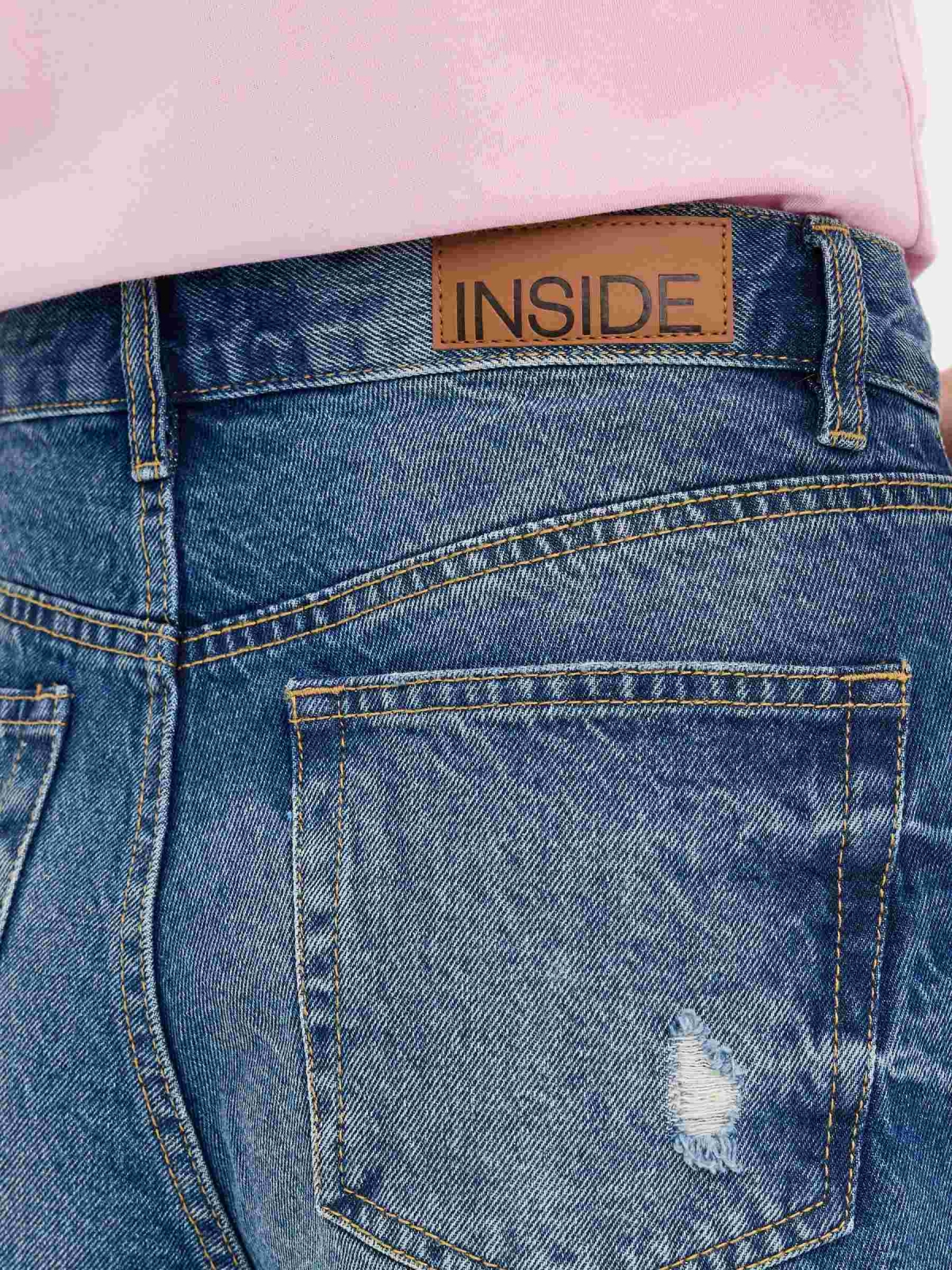 Frayed denim shorts blue detail view