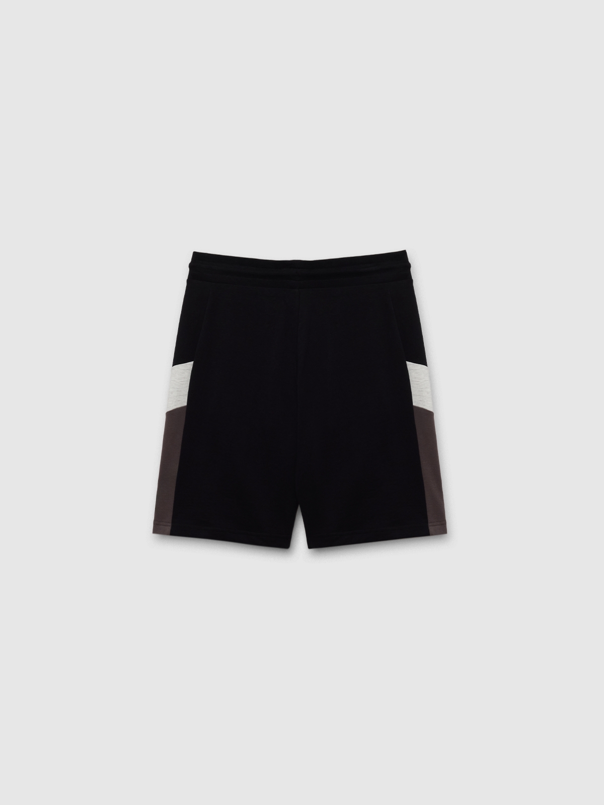 Bermuda jogger deportiva negro vista trasera