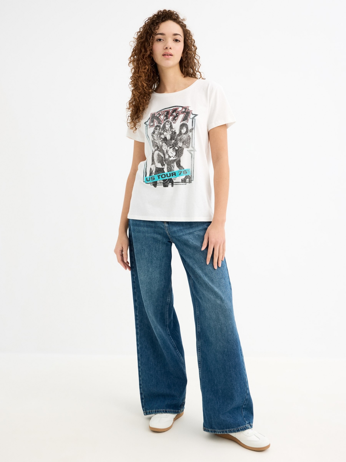 T-shirt KISS off white vista geral frontal