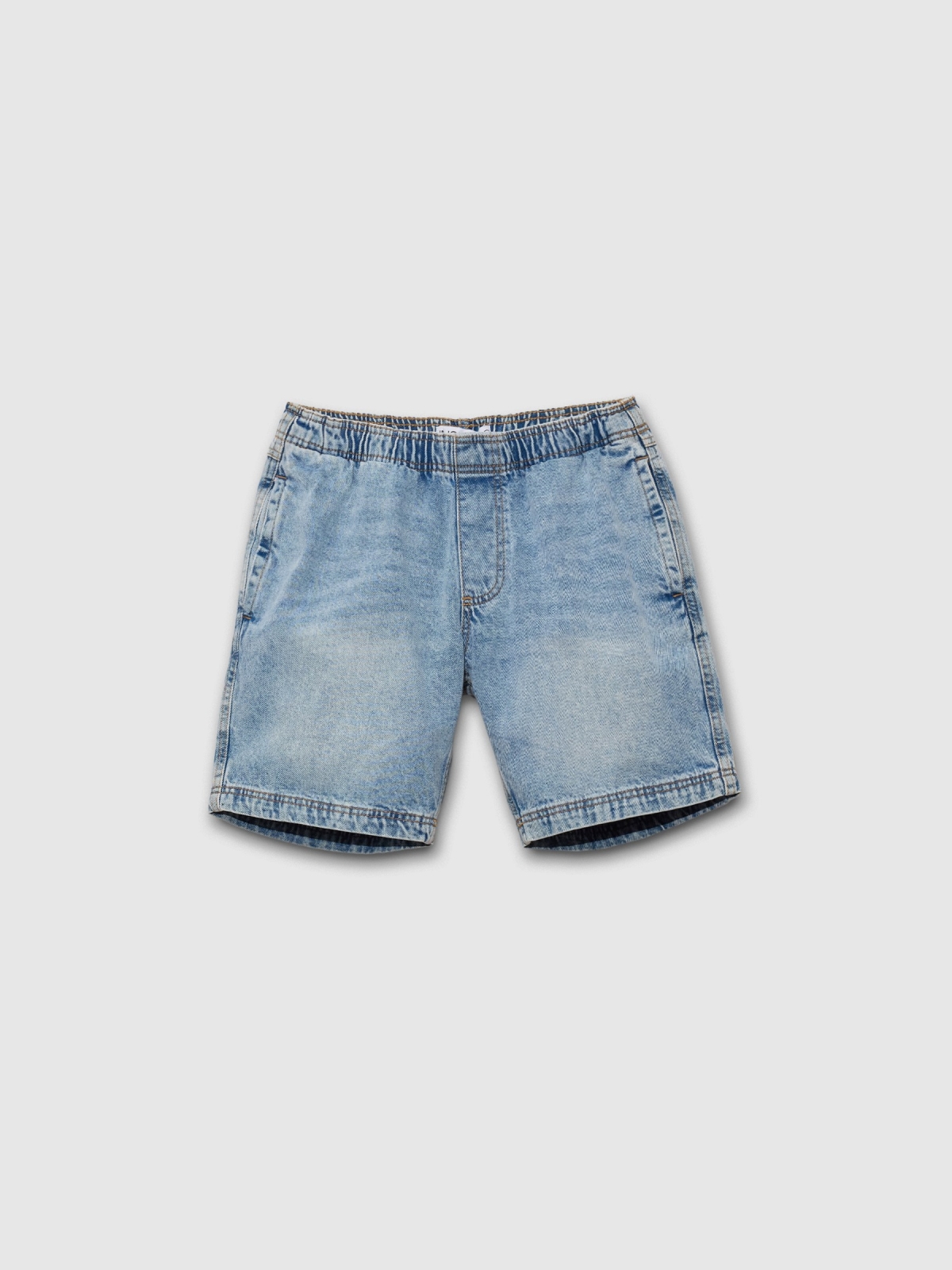  Bermuda jogger denim con goma azul vista frontal