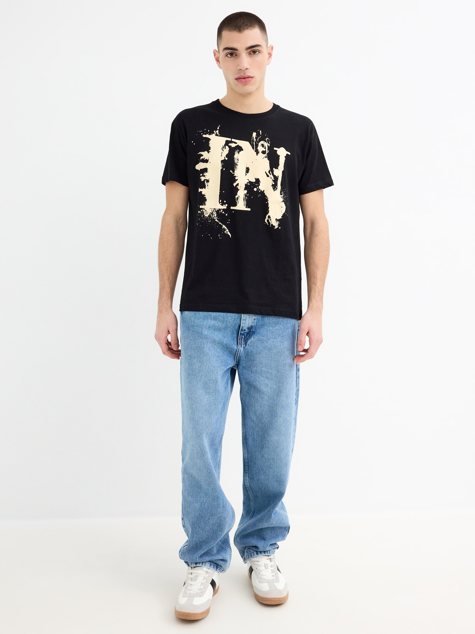 Short sleeve printed t-shirt Inside black middle front view