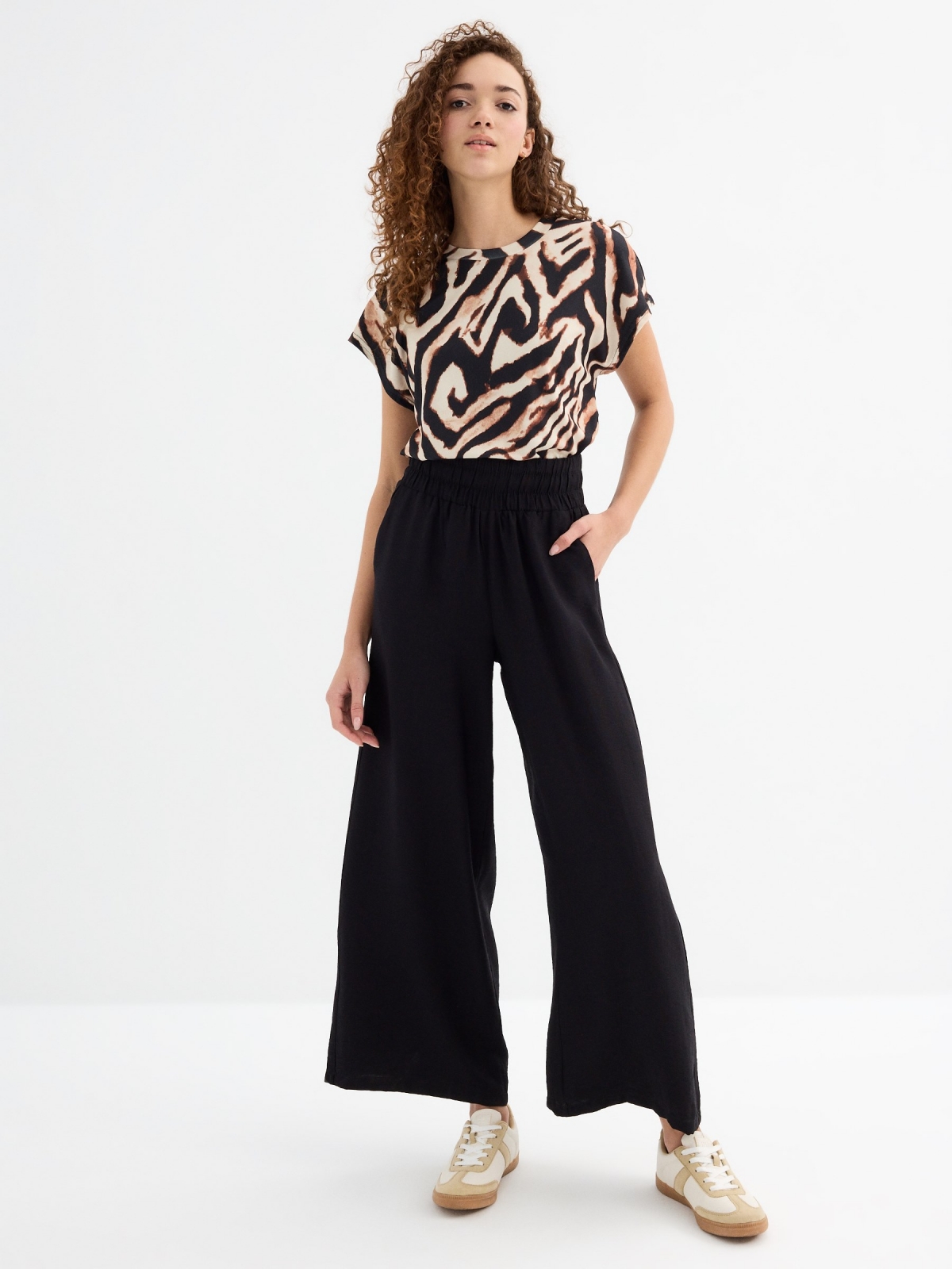 Flowy wide-leg pants