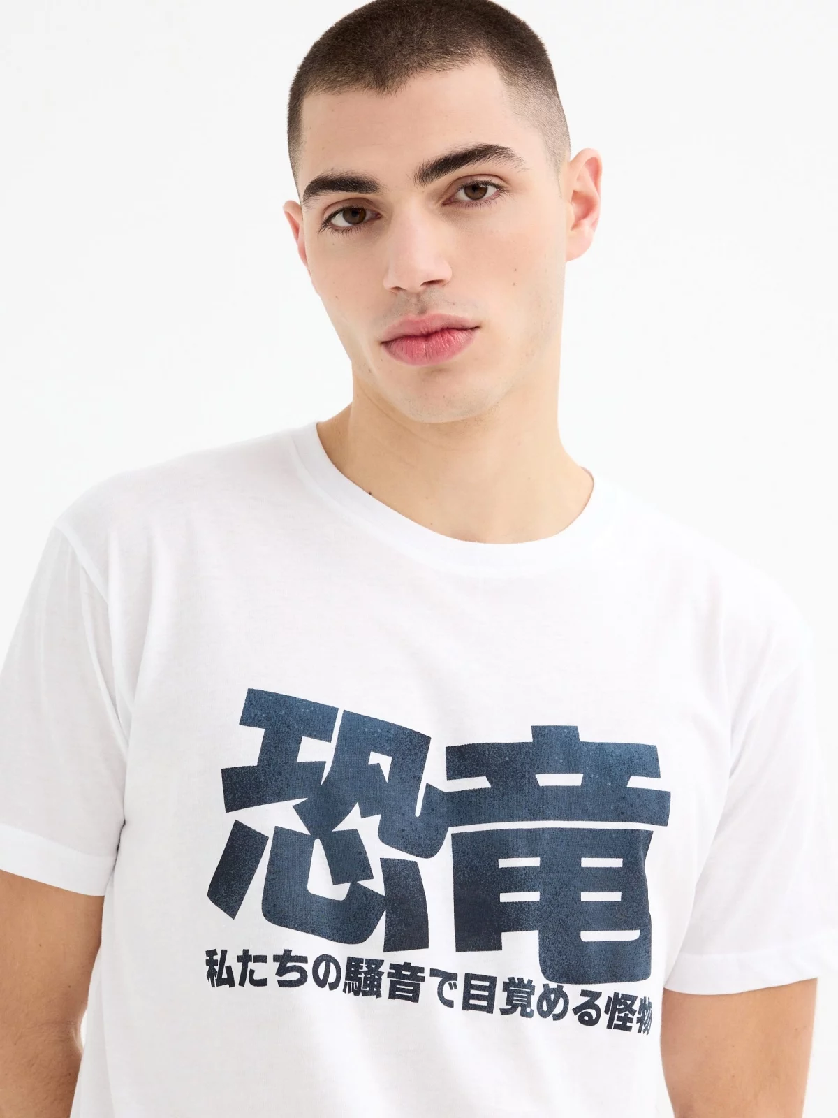 Camiseta de manga curta Dragão branco vista detalhe
