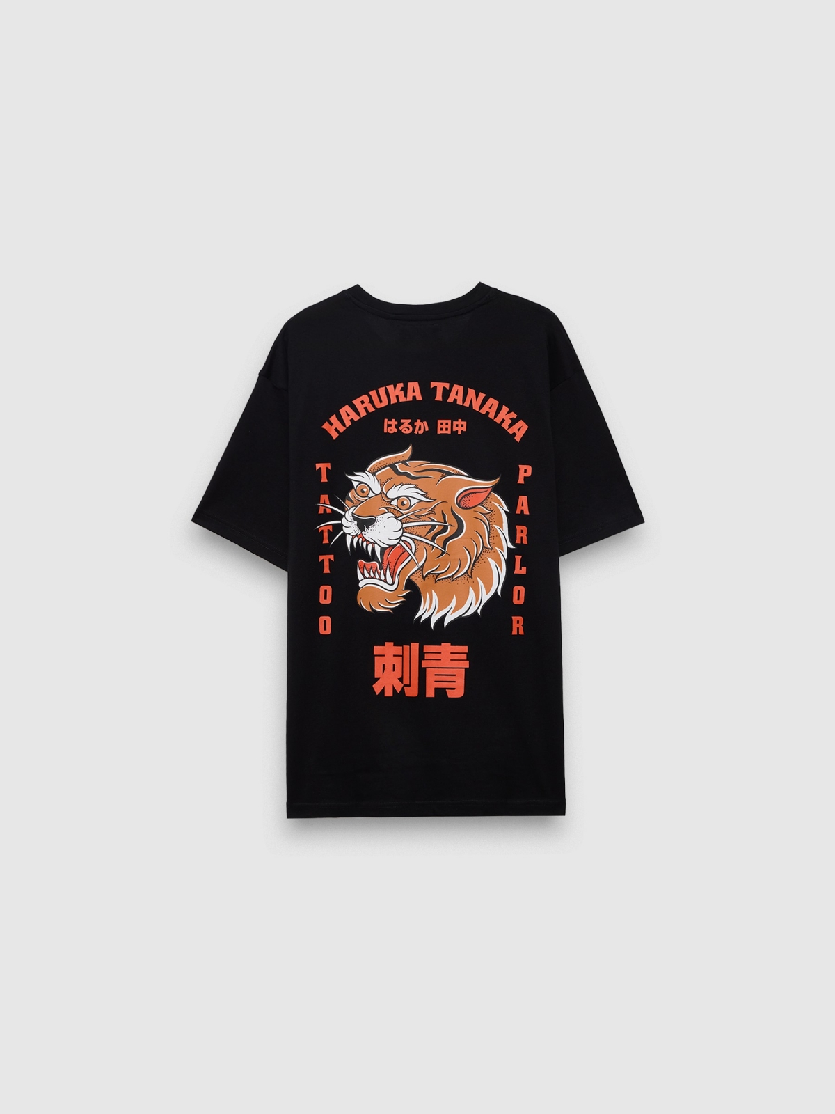 Camiseta de manga curta Haruka Tanaka preto vista traseira