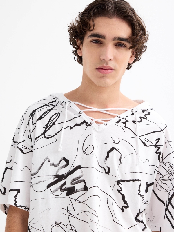 Short-sleeve hooded brushstroke t-shirt white detail view