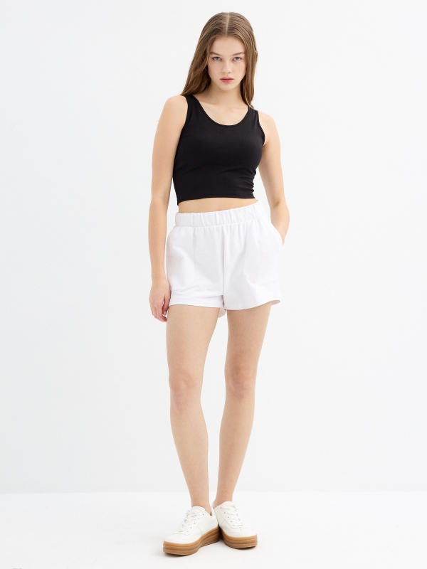 Shorts de cintura elástica com bolsos branco vista geral frontal