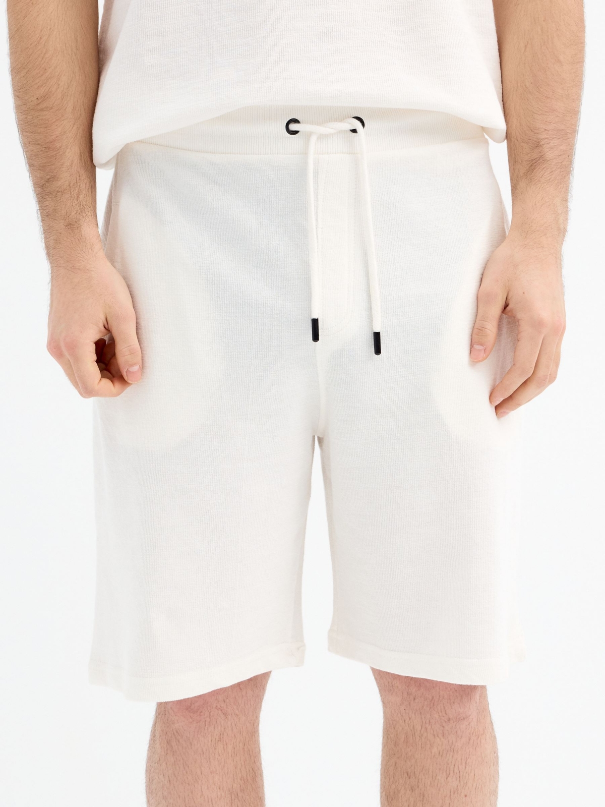 Bermudas tecido jersey off white vista detalhe frontal