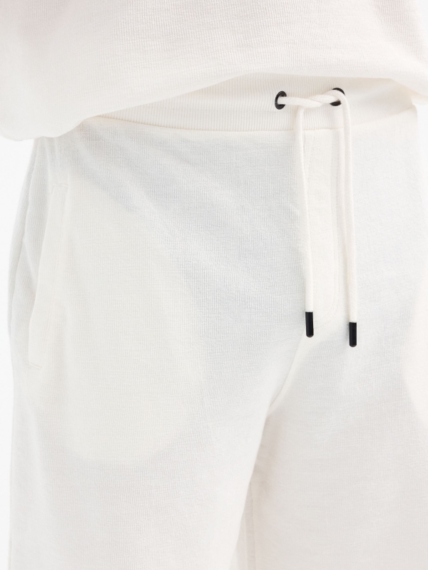 Bermudas tecido jersey off white vista detalhe