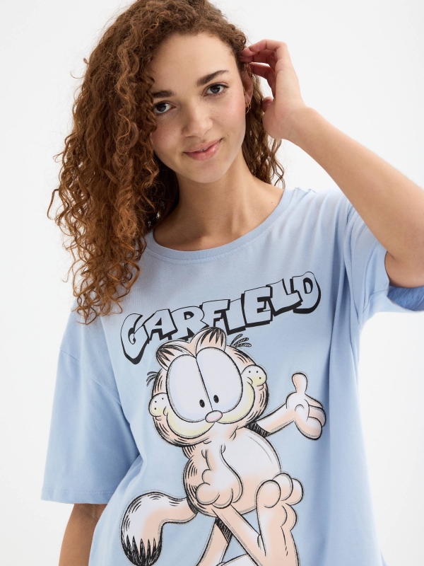 Camiseta de manga curta Garfield azul claro vista detalhe