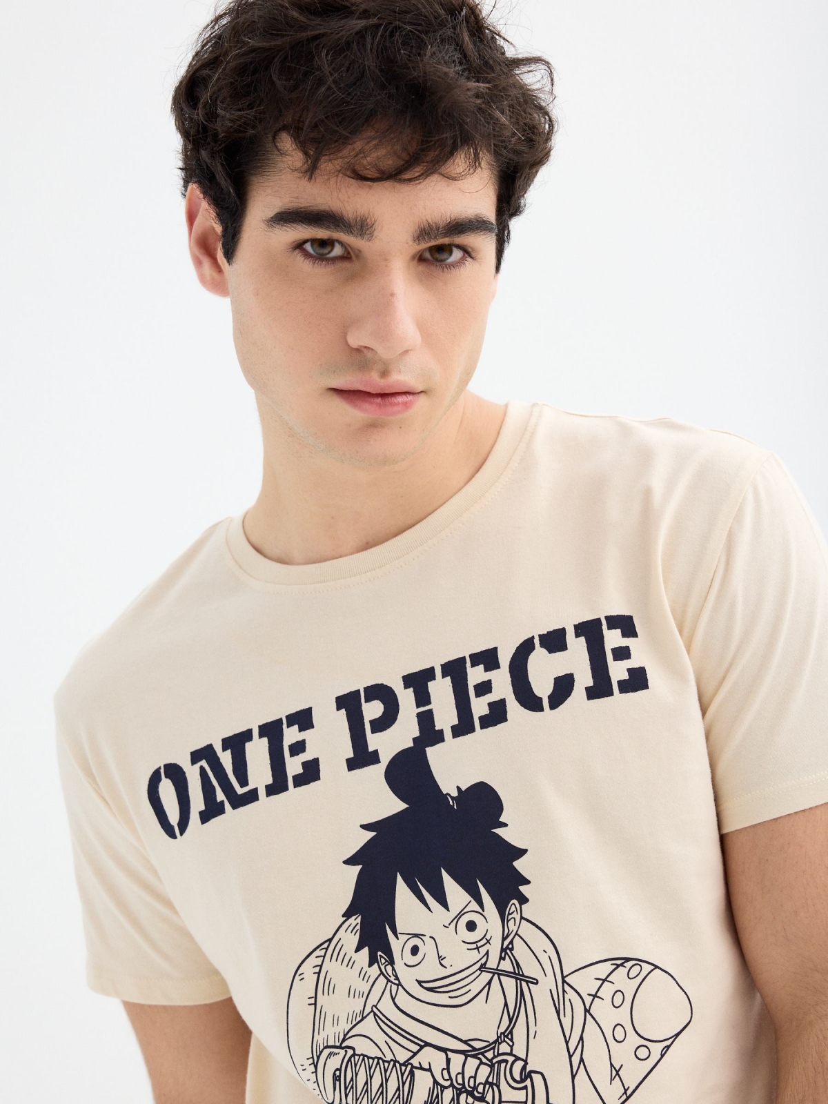 Camiseta de manga curta One Piece areia vista detalhe