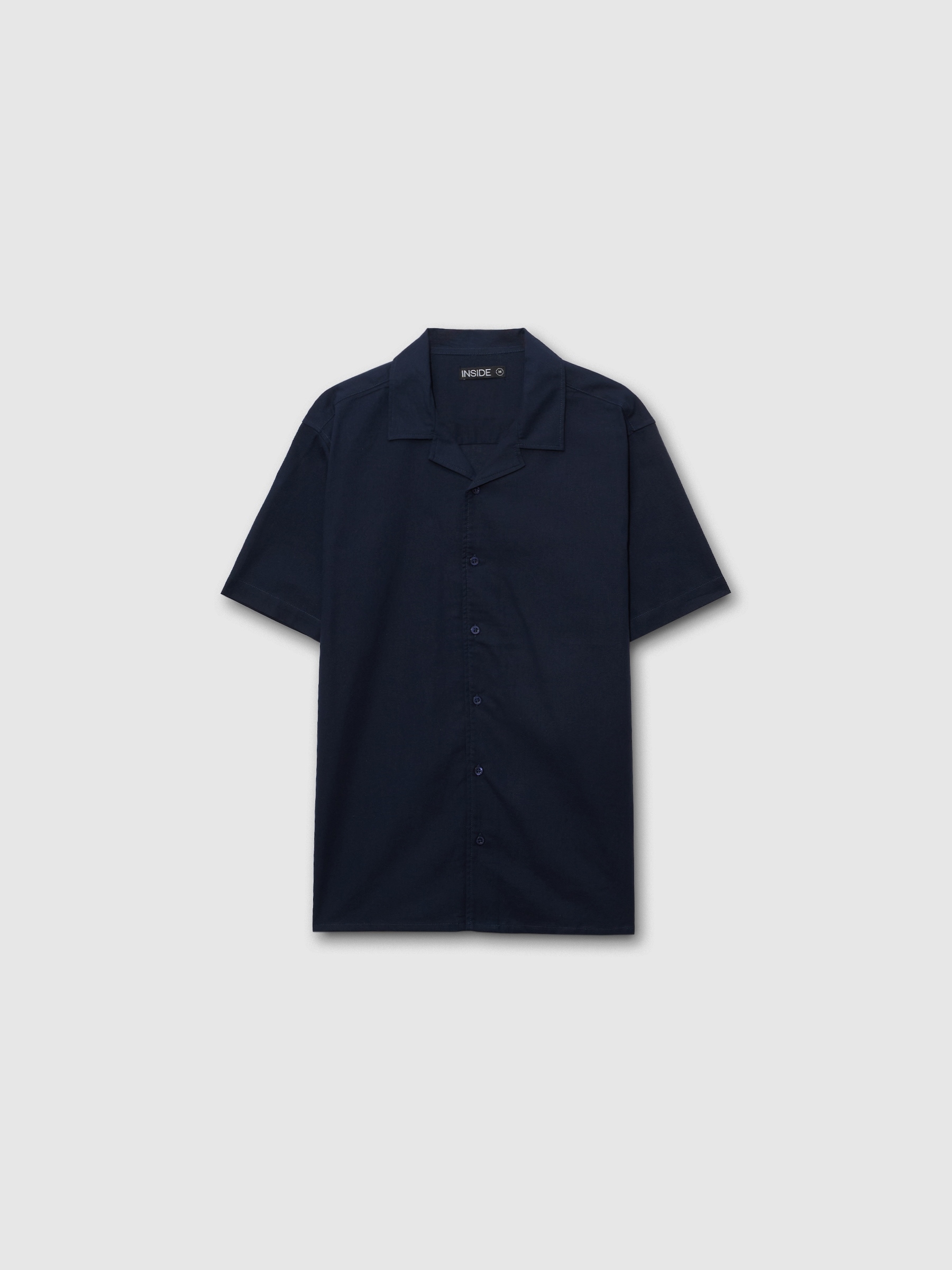 Camisa de manga curta lisa azul marinho vista meia frontal