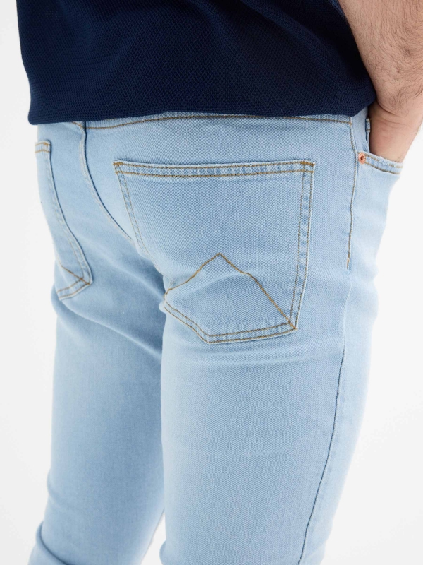 Mid-rise skinny jeans blue detail view